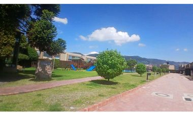 VENDO CASA ESQUINERA CAMPESTRE DOS NIVELES CAJIC