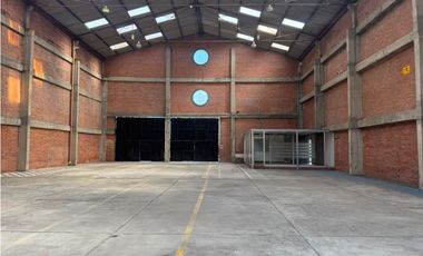 ARRIENDA BODEGA 4.350 M2 SIBERIA