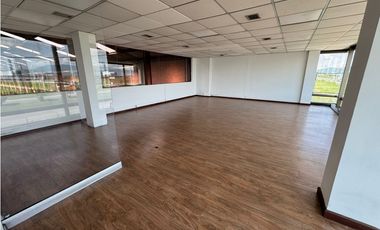 ARRIENDA BODEGA 4.350 M2 SIBERIA