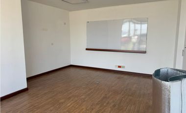 ARRIENDA BODEGA 4.350 M2 SIBERIA