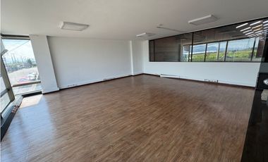 ARRIENDA BODEGA 4.350 M2 SIBERIA