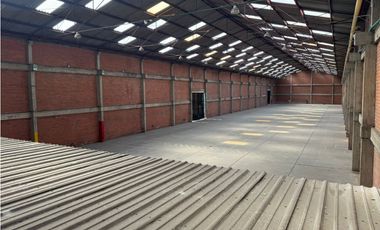 ARRIENDA BODEGA 4.350 M2 SIBERIA