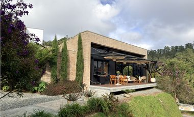 Casa Campestre en Arriendo, Alto de Palmas, Envigado 250 m2