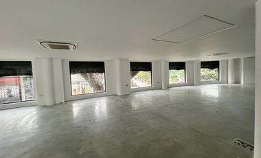 Alquiler Local Comercial en centro comercial en ciudad jardin, Sur
