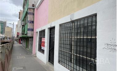 VENTA DE LOCAL COMERCIAL  EN AVENIDA INDEPENDENCIA, ZONA CENTRO.