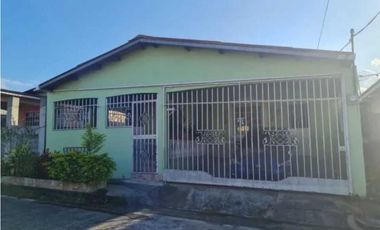 ALQUILO CASA SEMIAMOBLADA EN LA CHORRERA ALTOS ARAGUANEY 3R