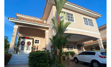 FUENTE DEL FRESNO / 4 HABITACIONES / 303M / 2 NIVELES / EN ESQUINA