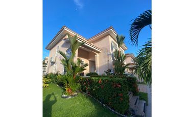 FUENTE DEL FRESNO / 4 HABITACIONES / 303M / 2 NIVELES / EN ESQUINA