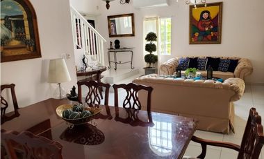 FUENTE DEL FRESNO / 4 HABITACIONES / 303M / 2 NIVELES / EN ESQUINA