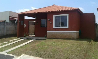 CHORRERA / CLOUSTER LOS ALMENDROS / 200M/ 3 HABITACION / DE ESQUINA