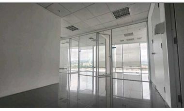 OFICINA EN COSTA DEL ESTE ASEGURADORA  ANCON CON DIVISIONES 123M2