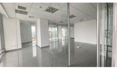 OFICINA EN COSTA DEL ESTE ASEGURADORA  ANCON CON DIVISIONES 123M2