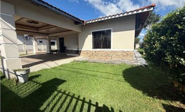 VENTA DE CASA EN DAVID COMPLETAMENTE CERCADA