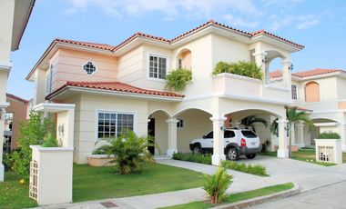 COSTA SUR / VILLA VALENCIA / 369M / 4 HABITACION / 2 NIVELES / PISCINA