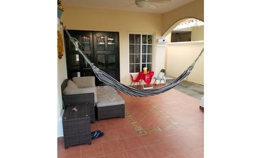 COSTA SUR / VILLA VALENCIA / 369M / 4 HABITACION / 2 NIVELES / PISCINA