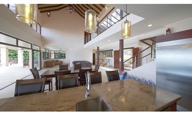 CASA DE LUJO / VERACRUZ / 20,234m2 / 4 HABITACIONES / CON VISTA AL MAR