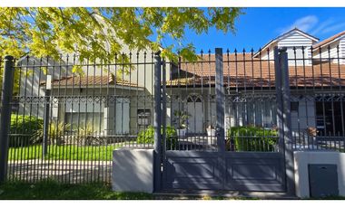 Chalet en Venta. Zona Guemes. sobre lote de 925 Metros.