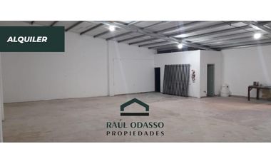 Galpón sobre calle Derqui al 100
