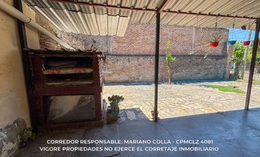 Casa en venta c/ cochera en Luis Guillón