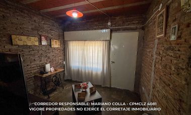 Casa en venta c/ cochera en Luis Guillón