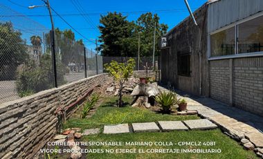Casa en venta c/ cochera en Luis Guillón