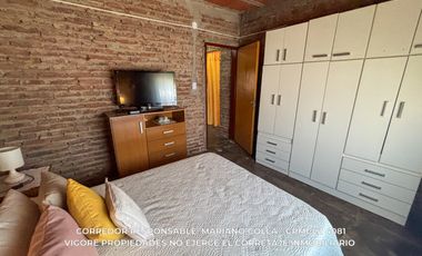 Casa en venta c/ cochera en Luis Guillón