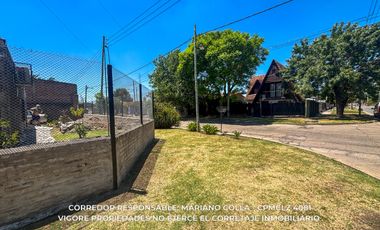 Casa en venta c/ cochera en Luis Guillón