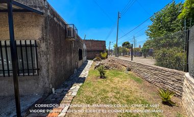 Casa en venta c/ cochera en Luis Guillón