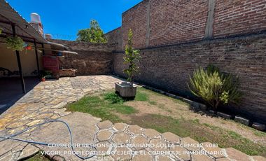 Casa en venta c/ cochera en Luis Guillón