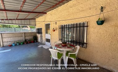 Casa en venta c/ cochera en Luis Guillón