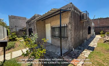 Casa en venta c/ cochera en Luis Guillón