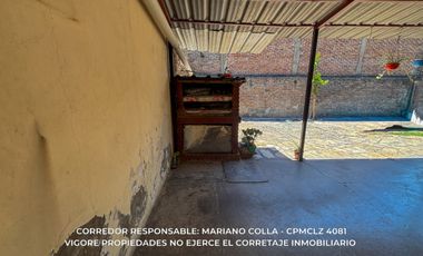 Casa en venta c/ cochera en Luis Guillón
