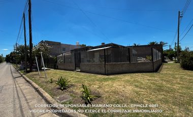 Casa en venta c/ cochera en Luis Guillón