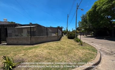 Casa en venta c/ cochera en Luis Guillón