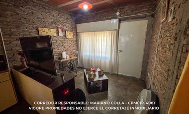 Casa en venta c/ cochera en Luis Guillón