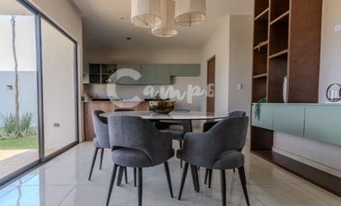 Casa de 2 pisos, 3 recamaras en privada en Conkal Yucatan  Entrega inmediata