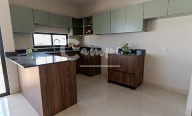 Casa de 2 pisos, 3 recamaras en privada en Conkal Yucatan  Entrega inmediata