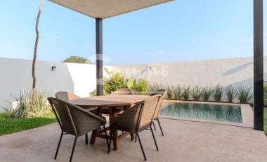 Casa de 2 pisos, 3 recamaras en privada en Conkal Yucatan  Entrega inmediata