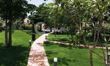 Casa de 2 pisos, 2 recamaras en privada en Conkal Yucatan  Entrega inmediata