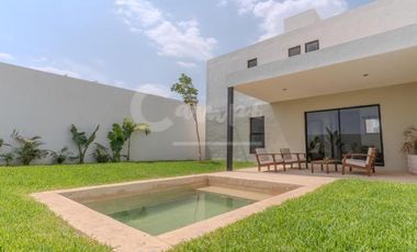 Casa de 2 pisos, 2 recamaras en privada en Conkal Yucatan  Entrega inmediata