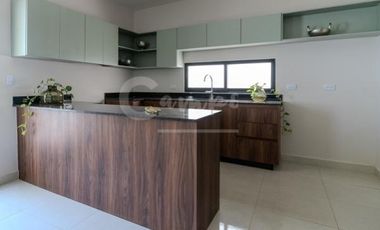 Casa de 2 pisos, 2 recamaras en privada en Conkal Yucatan  Entrega inmediata