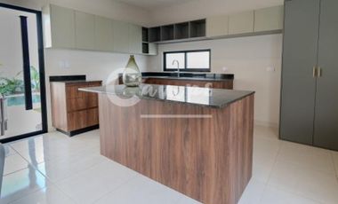 Casa de 1 piso, 2 recamaras en privada en Conkal Yucatan  Entrega inmediata