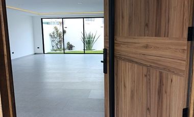 Bonita Casa Nueva en Renta . 4 recámaras, 1 en PB.. Lomas de Angelopolis.