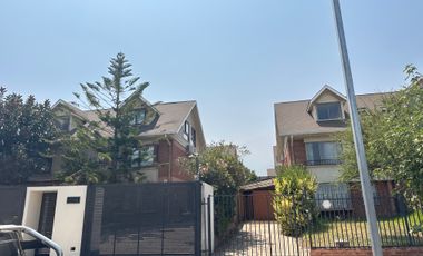 CASA FAMILIAR CON PISCINA EN EXCLUSIVO SECTOR DE LA FLORIDA