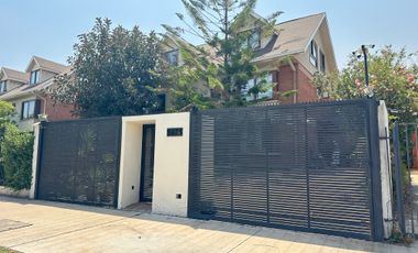 CASA FAMILIAR CON PISCINA EN EXCLUSIVO SECTOR DE LA FLORIDA