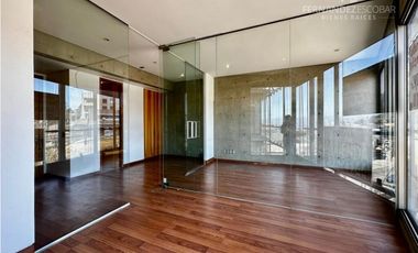 REÑACA - ARRIENDA OFICINA CON DOS PRIVADOS Y BAÑO EN PLENO CENTRO