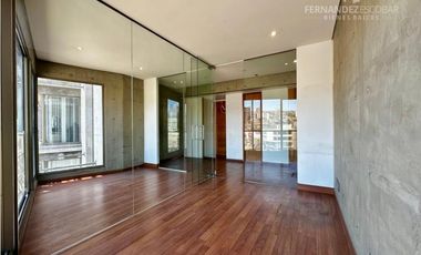 REÑACA - ARRIENDA OFICINA CON DOS PRIVADOS Y BAÑO EN PLENO CENTRO