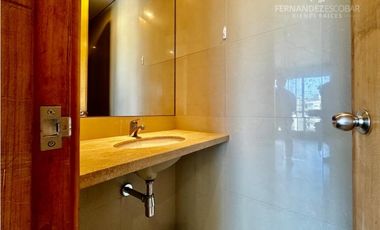 REÑACA - ARRIENDA OFICINA CON DOS PRIVADOS Y BAÑO EN PLENO CENTRO