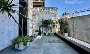 REÑACA - ARRIENDA OFICINA CON DOS PRIVADOS Y BAÑO EN PLENO CENTRO