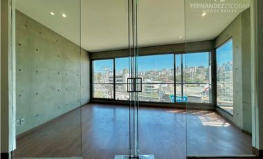 REÑACA - ARRIENDA OFICINA CON DOS PRIVADOS Y BAÑO EN PLENO CENTRO